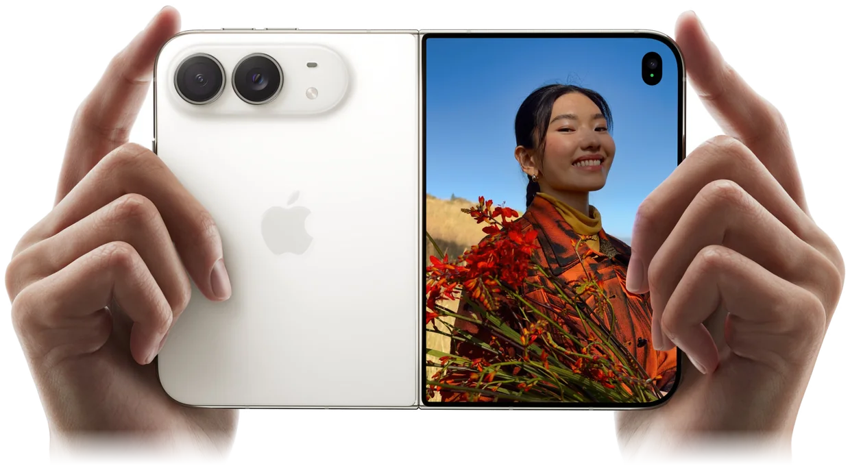 iPhone Duo parcialmente dobrado sendo usado para fotografar: a tela externa mostra o enquadramento para quem está sendo fotografado